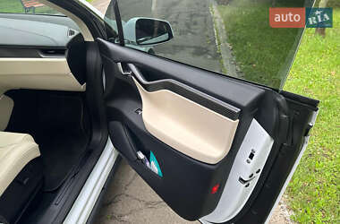 Позашляховик / Кросовер Tesla Model X 2018 в 