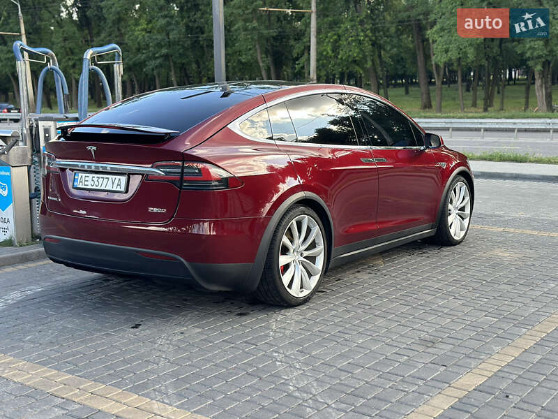 Позашляховик / Кросовер Tesla Model X 2015 в Дніпрі
