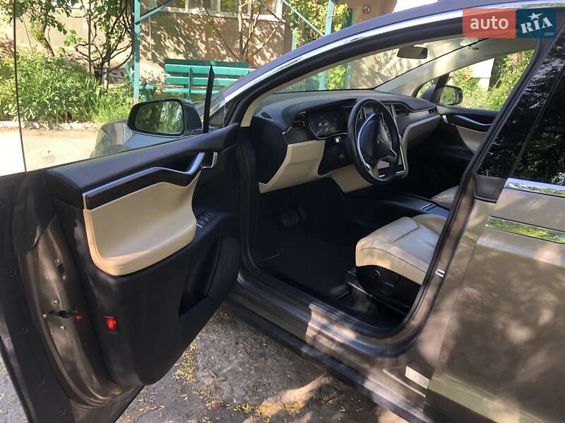 Позашляховик / Кросовер Tesla Model X 2016 в Саврані фото 15 Позашляховик / Кросовер Tesla Model X 2016 в Саврані