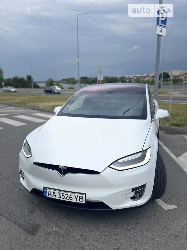 Позашляховик / Кросовер Tesla Model X 2016 в Вінниці