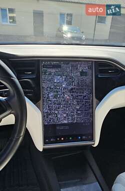 Позашляховик / Кросовер Tesla Model X 2018 в 
