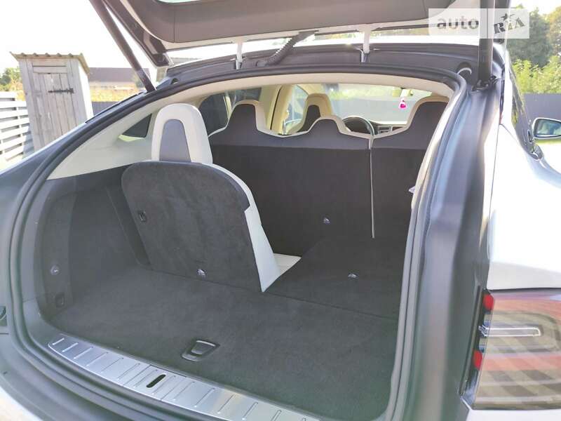 Внедорожник / Кроссовер Tesla Model X 2018 в Киеве