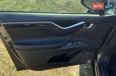 Позашляховик / Кросовер Tesla Model X 2016 в 