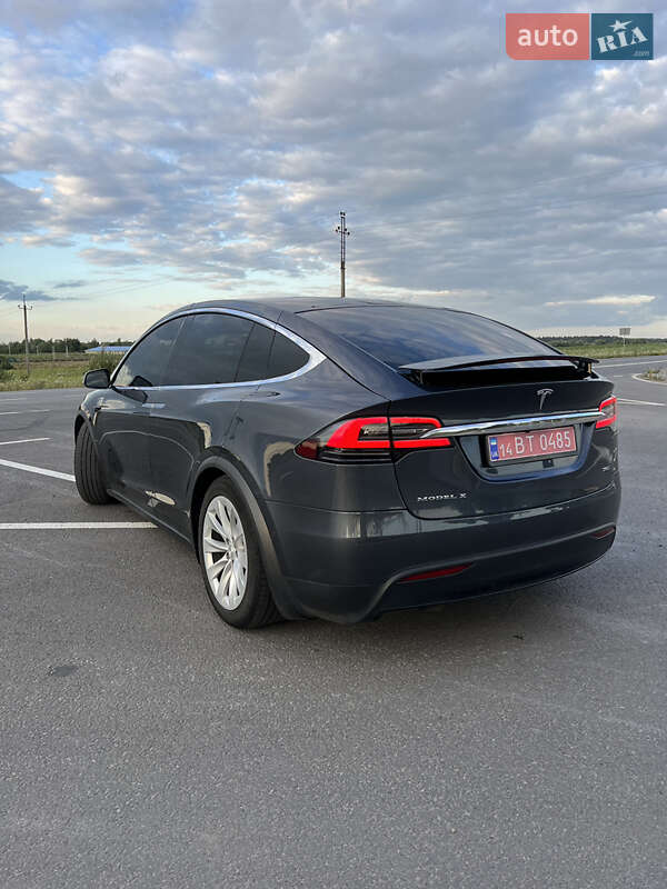 Позашляховик / Кросовер Tesla Model X 2016 в Львові