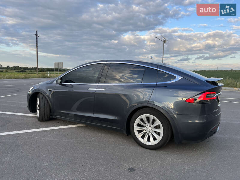 Позашляховик / Кросовер Tesla Model X 2016 в Львові