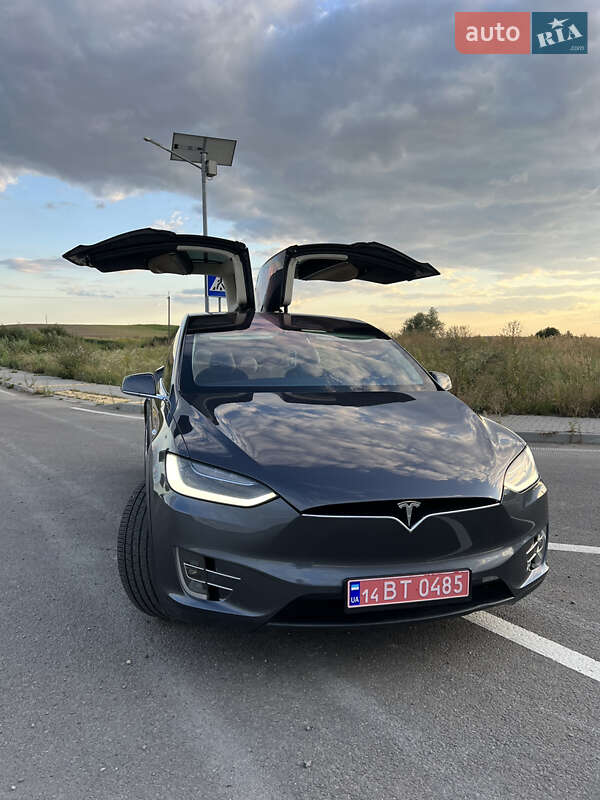 Позашляховик / Кросовер Tesla Model X 2016 в Львові