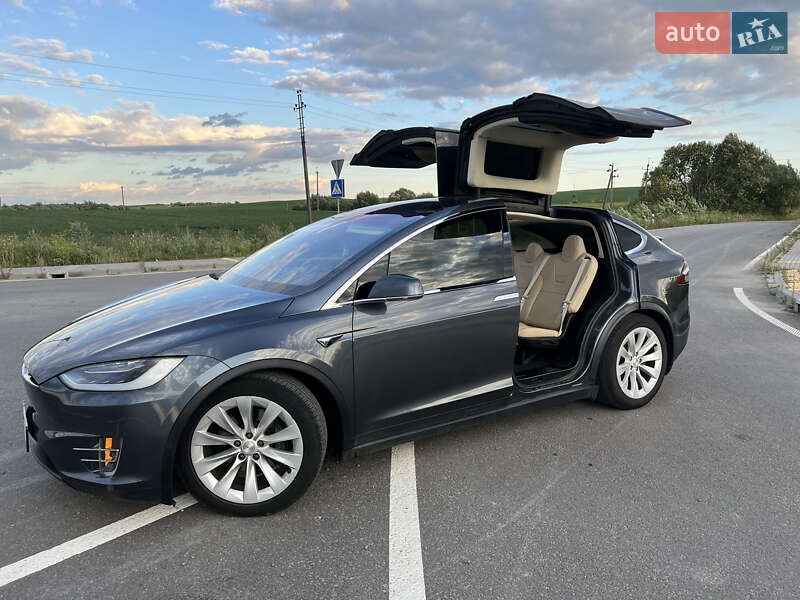 Позашляховик / Кросовер Tesla Model X 2016 в Львові