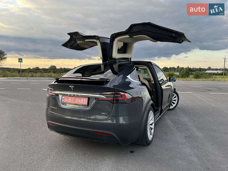Позашляховик / Кросовер Tesla Model X 2016 в Львові