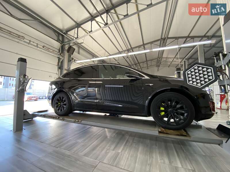 Позашляховик / Кросовер Tesla Model X 2017 в Одесі
