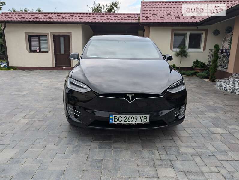 Позашляховик / Кросовер Tesla Model X 2019 в Шептицькому