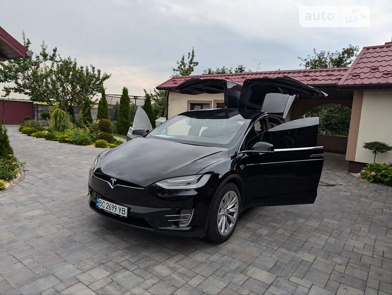 Позашляховик / Кросовер Tesla Model X 2019 в Шептицькому