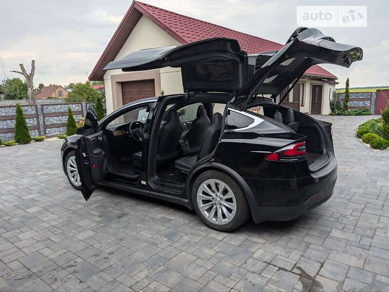 Позашляховик / Кросовер Tesla Model X 2019 в Шептицькому