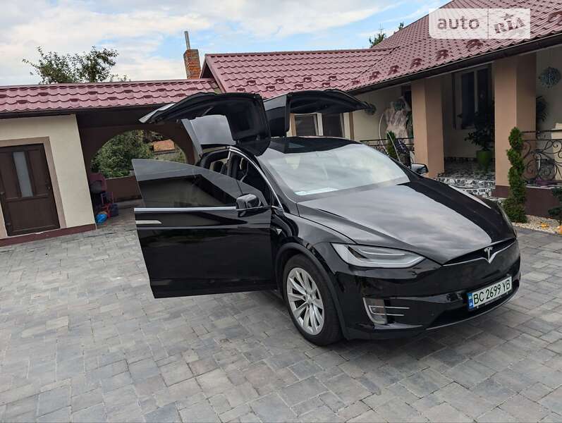 Tesla Model X 2019