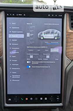 Позашляховик / Кросовер Tesla Model X 2019 в Шептицькому