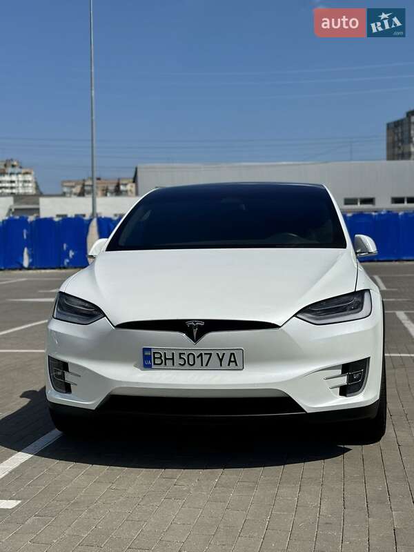 Tesla Model X 2019