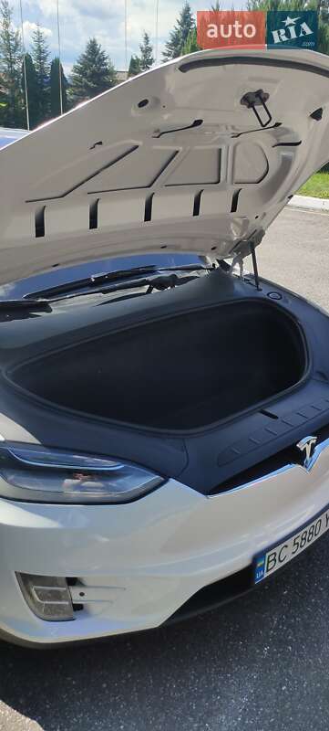 Позашляховик / Кросовер Tesla Model X 2020 в Стрию