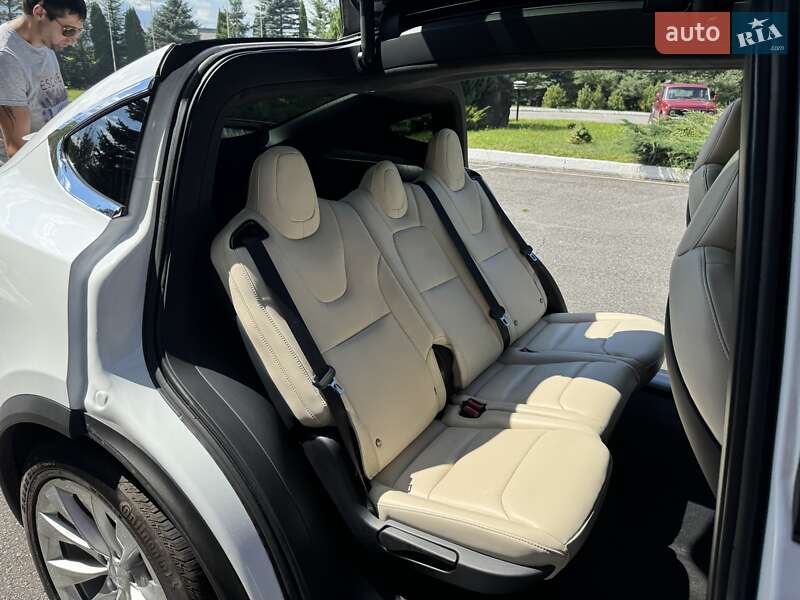Позашляховик / Кросовер Tesla Model X 2020 в Стрию