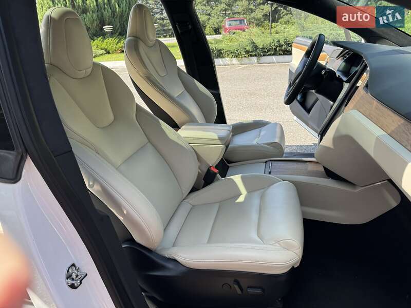 Позашляховик / Кросовер Tesla Model X 2020 в Стрию