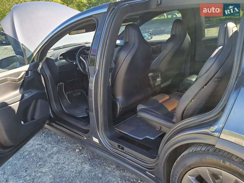 Позашляховик / Кросовер Tesla Model X 2018 в Хмельницькому