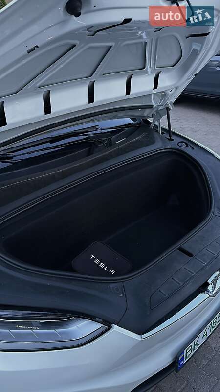 Позашляховик / Кросовер Tesla Model X 2018 в Ковелі