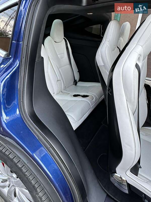 Внедорожник / Кроссовер Tesla Model X 2016 в 
