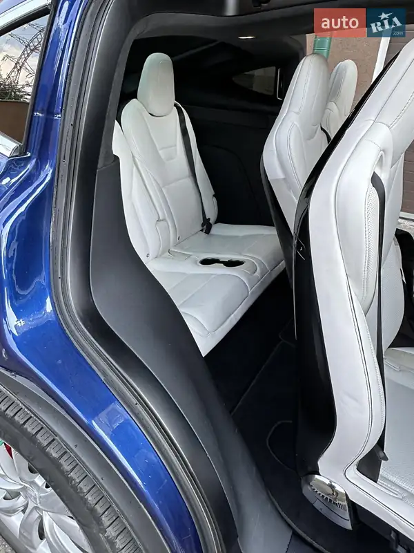 Внедорожник / Кроссовер Tesla Model X 2016 в 