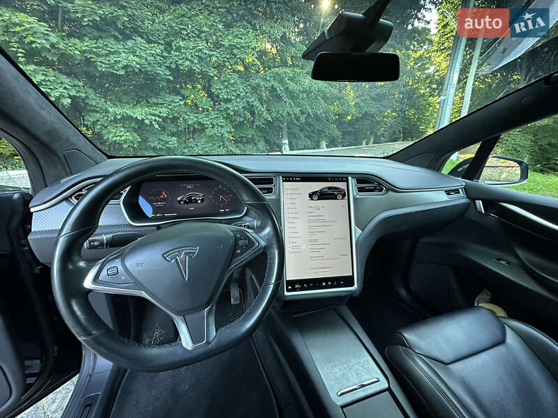 Позашляховик / Кросовер Tesla Model X 2017 в Чернівцях