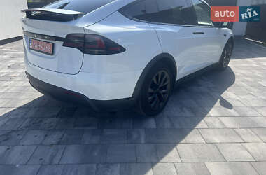 Позашляховик / Кросовер Tesla Model X 2024 в 