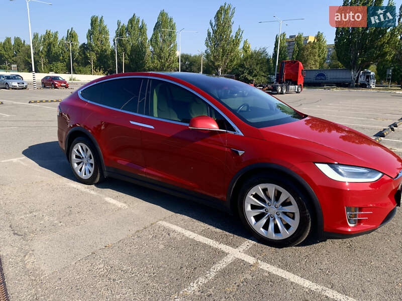 Позашляховик / Кросовер Tesla Model X 2016 в Дніпрі