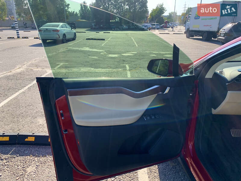 Позашляховик / Кросовер Tesla Model X 2016 в Дніпрі