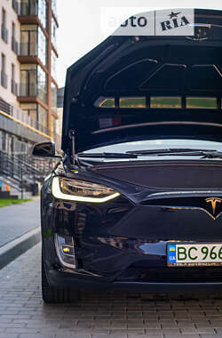 Внедорожник / Кроссовер Tesla Model X 2018 в Новояворовске