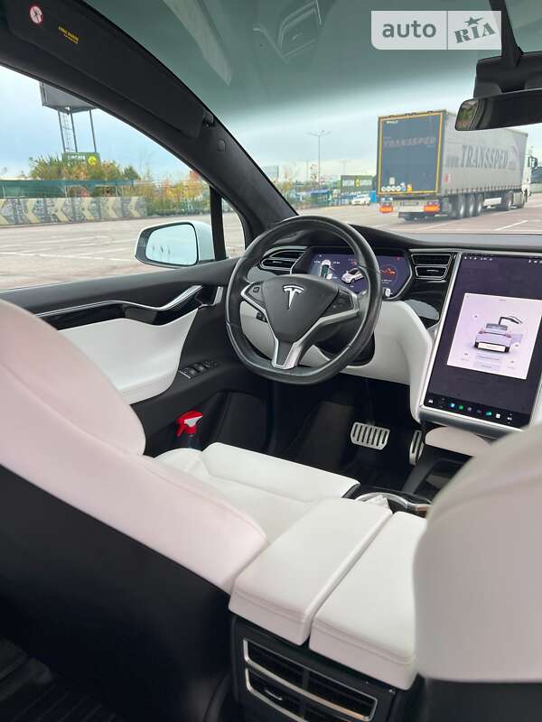 Позашляховик / Кросовер Tesla Model X 2017 в Львові