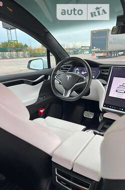 Внедорожник / Кроссовер Tesla Model X 2017 в 