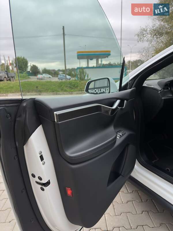 Внедорожник / Кроссовер Tesla Model X 2017 в Черновцах фото 4 Внедорожник / Кроссовер Tesla Model X 2017 в Черновцах
