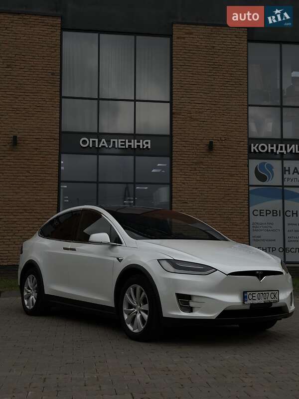 Позашляховик / Кросовер Tesla Model X 2017 в Чернівцях