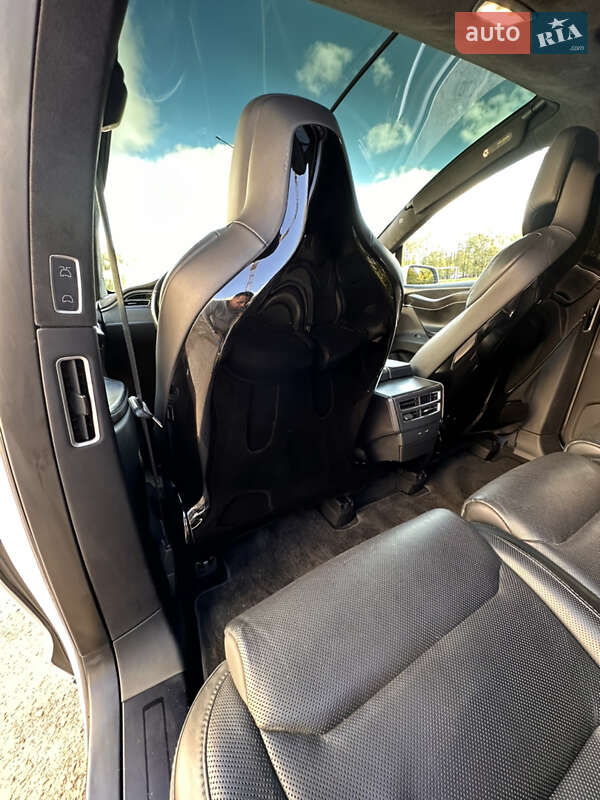 Внедорожник / Кроссовер Tesla Model X 2016 в Ивано-Франковске