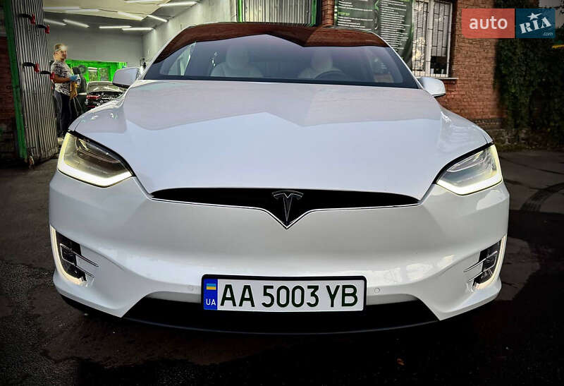 Tesla Model X 2020