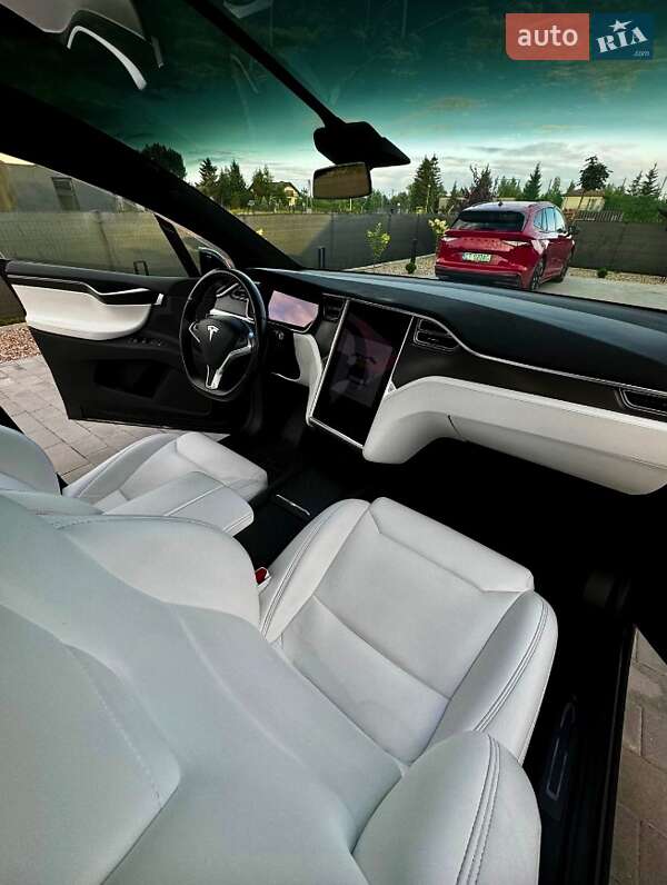 Позашляховик / Кросовер Tesla Model X 2017 в Львові