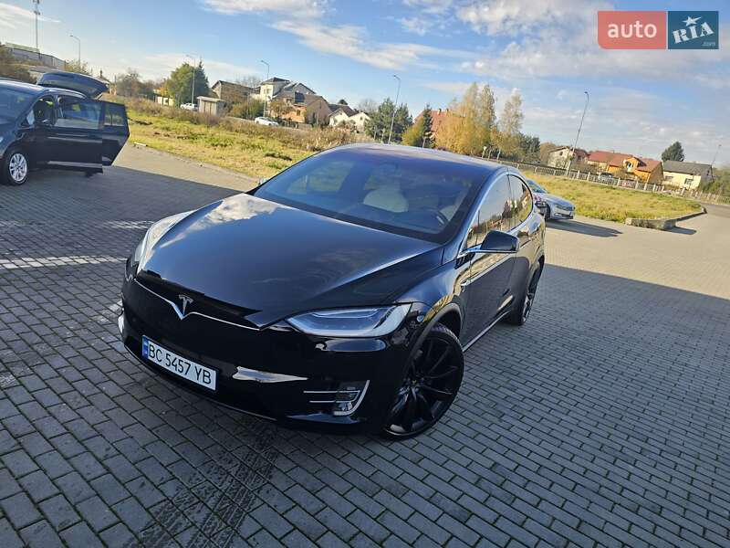 Позашляховик / Кросовер Tesla Model X 2017 в Львові