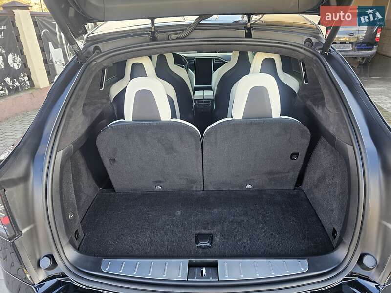 Позашляховик / Кросовер Tesla Model X 2017 в Львові