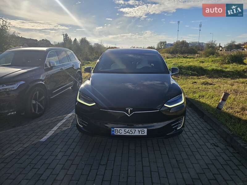 Позашляховик / Кросовер Tesla Model X 2017 в Львові