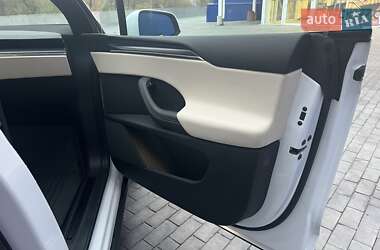 Позашляховик / Кросовер Tesla Model X 2023 в 