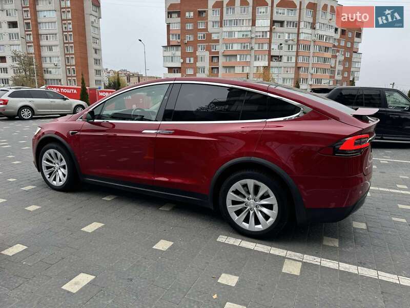 Позашляховик / Кросовер Tesla Model X 2018 в Тернополі
