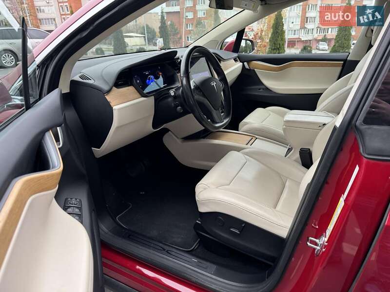 Позашляховик / Кросовер Tesla Model X 2018 в Тернополі