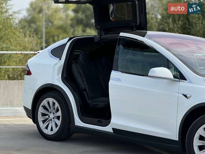 Позашляховик / Кросовер Tesla Model X 2017 в Білій Церкві фото 7 Позашляховик / Кросовер Tesla Model X 2017 в Білій Церкві