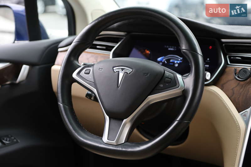 Позашляховик / Кросовер Tesla Model X 2017 в Харкові