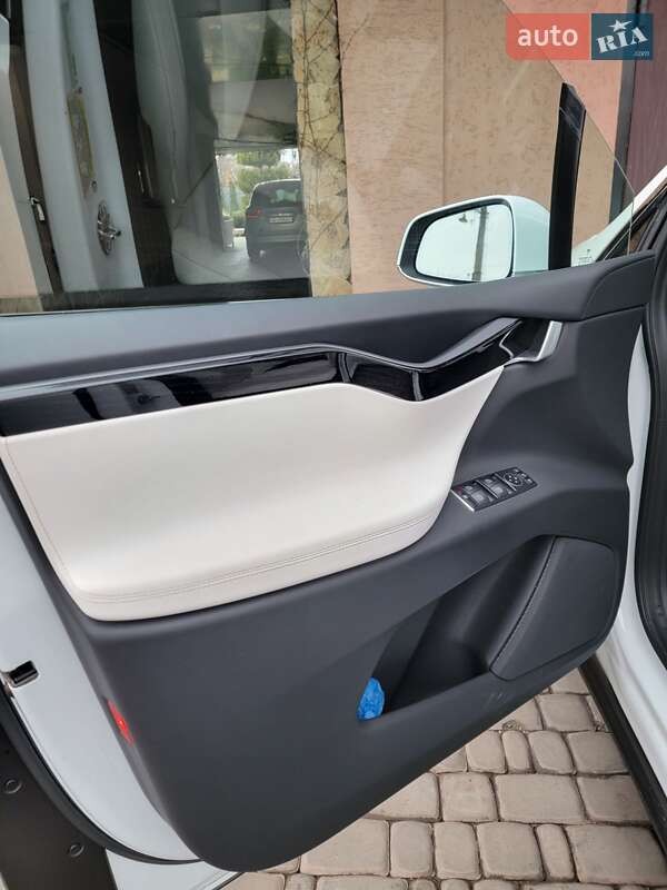 Позашляховик / Кросовер Tesla Model X 2018 в Кривому Розі