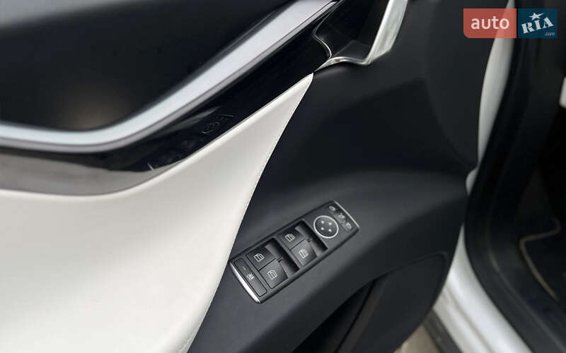 Позашляховик / Кросовер Tesla Model X 2019 в Мукачевому