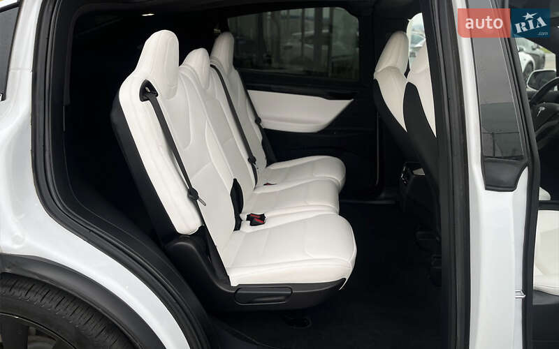 Позашляховик / Кросовер Tesla Model X 2019 в Мукачевому