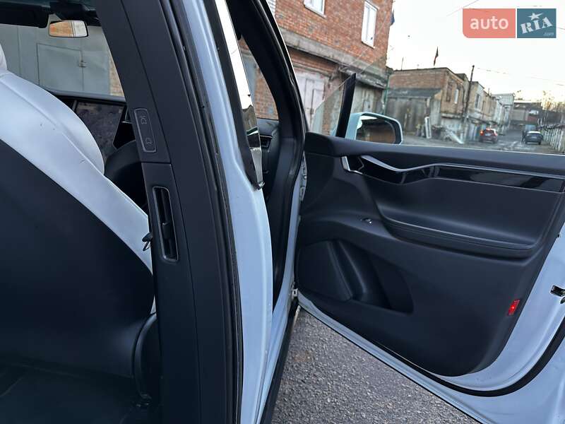 Позашляховик / Кросовер Tesla Model X 2018 в Білій Церкві